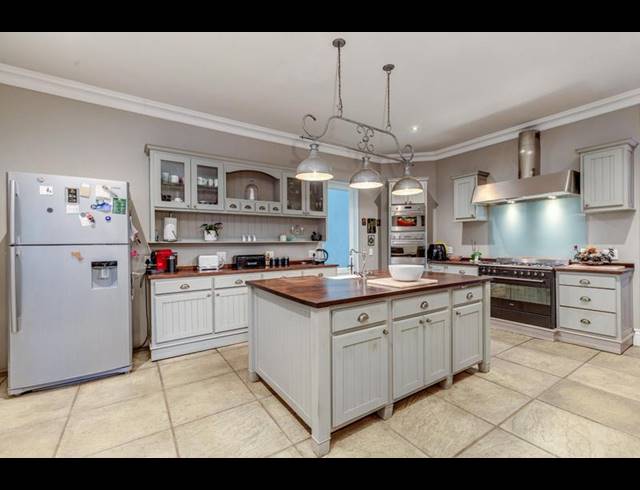 5 BEDROOM HOUSE FOR SALE IN FOURWAYS GARDENS